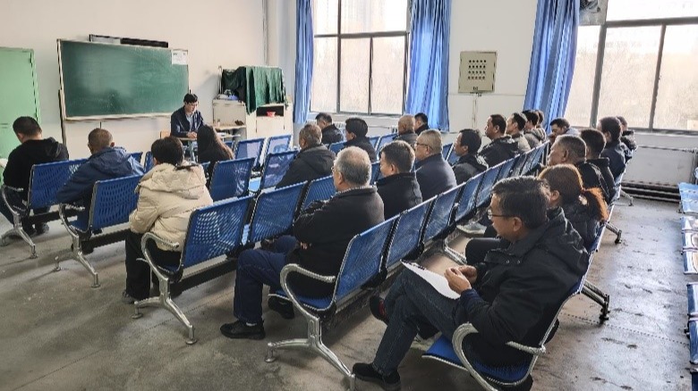                     中心召开2025年重点工作部署会