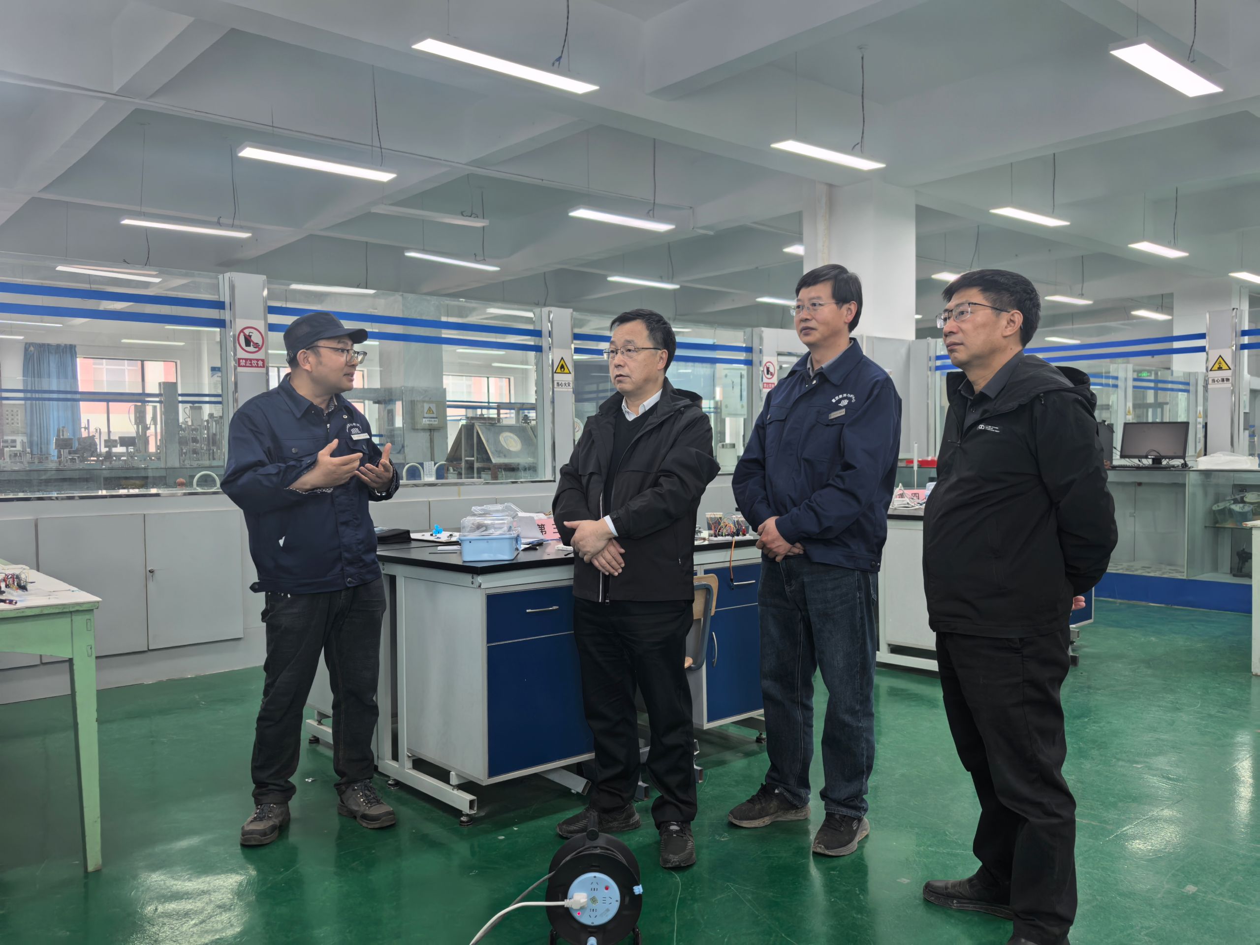 校领导调研指导劳动工坊建设