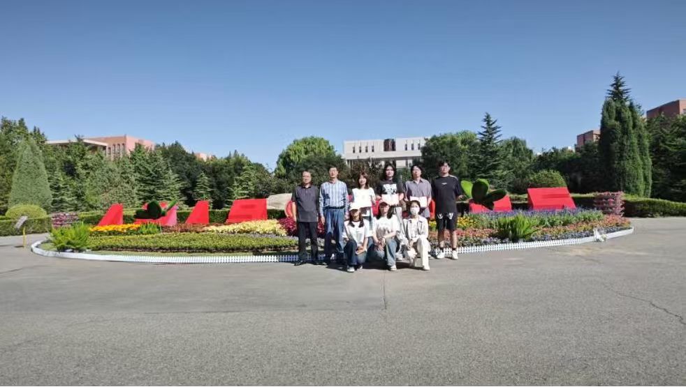 劳动之笔绘就校园新画卷