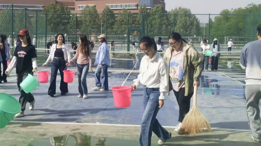 劳动实践美化校园