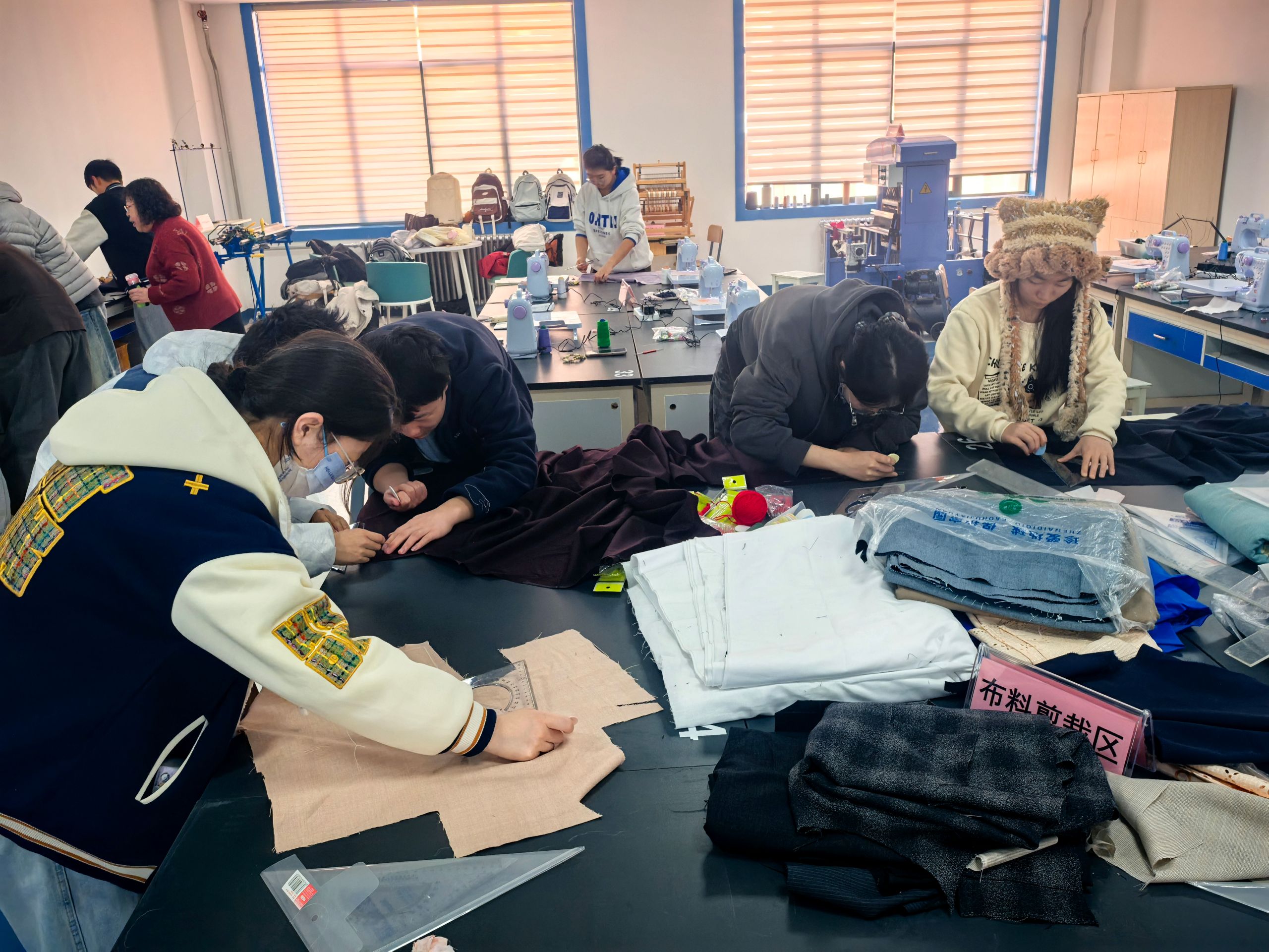 素质教育与教学中心特色劳动工坊开班助力首批学科导向班人才培养