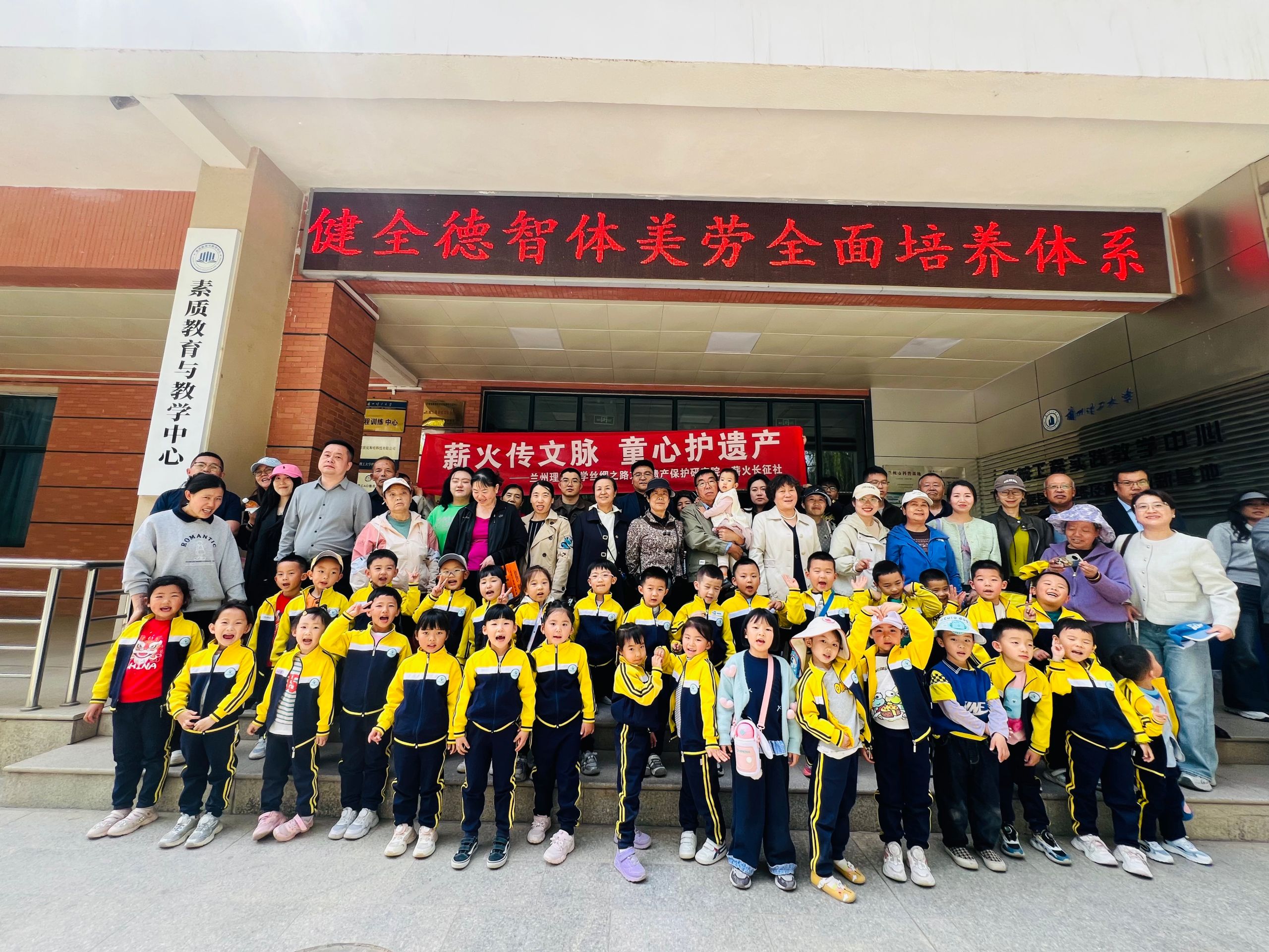 萌娃探工训 童趣启新知——附中幼儿园走进素质教育与教学中心工程训练中心